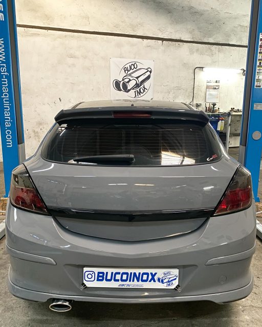 Toma ya! Con este intermedio completo en 2,5” de sección junto con tramo trasero directo y está brillante cola de escape ovalada tipo Cupra, combinación brutal para este Opel Astra 💥 a dar bien de caña!! #opelastra #opelastrah #opelastragtc #opelastraopc #opelmotorsport #opel #fullinox #cupra #dieselpower #diesel #bucoinoxweldings #bucoinox @bucoinox 👨🏼‍🏭🔥